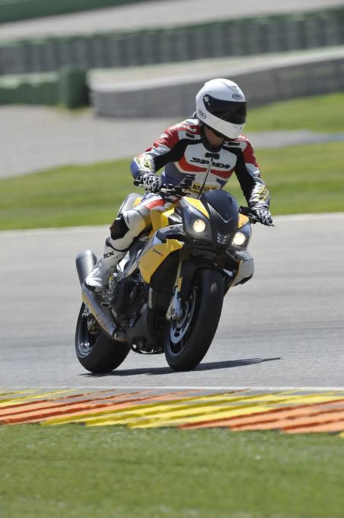 Aprilia Tuono V4R   (7)