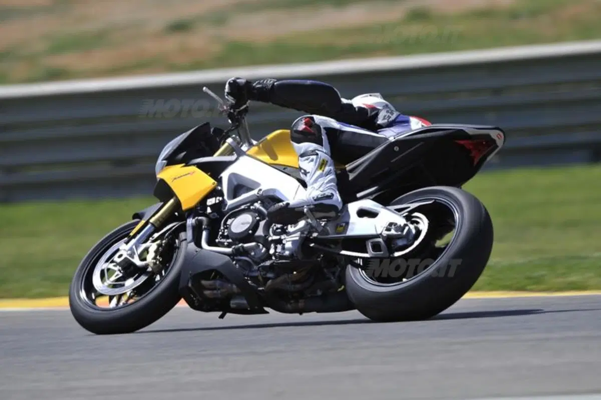 Aprilia Tuono V4R   (8)
