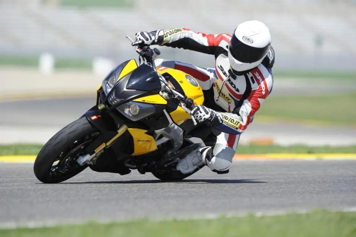 Aprilia Tuono V4R   (13)