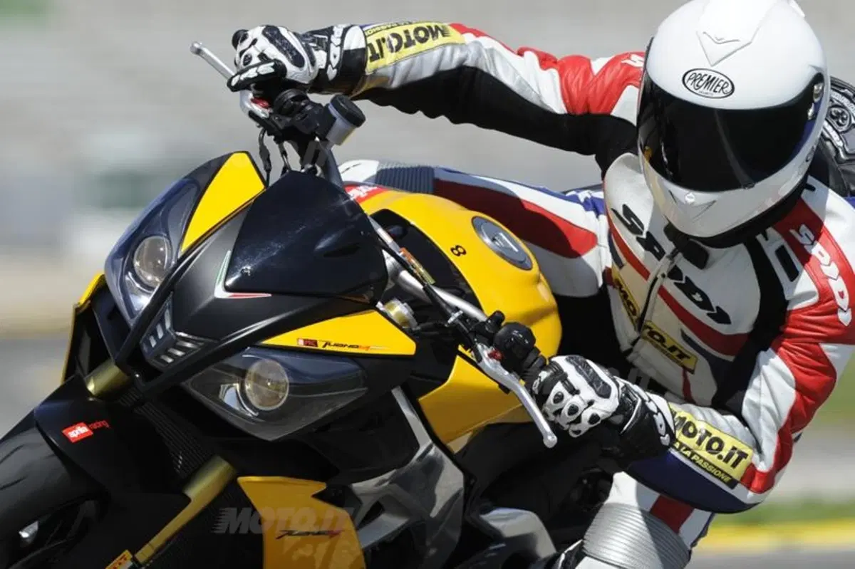 Aprilia Tuono V4R   (15)