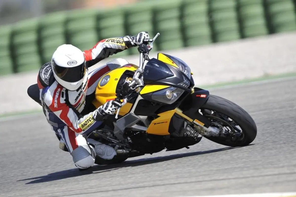 Aprilia Tuono V4R   (16)