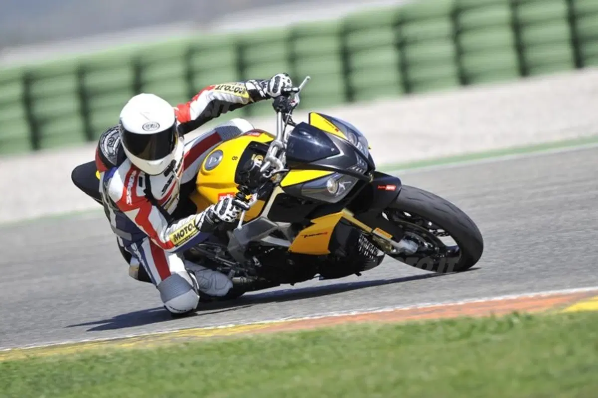 Aprilia Tuono V4R   (20)