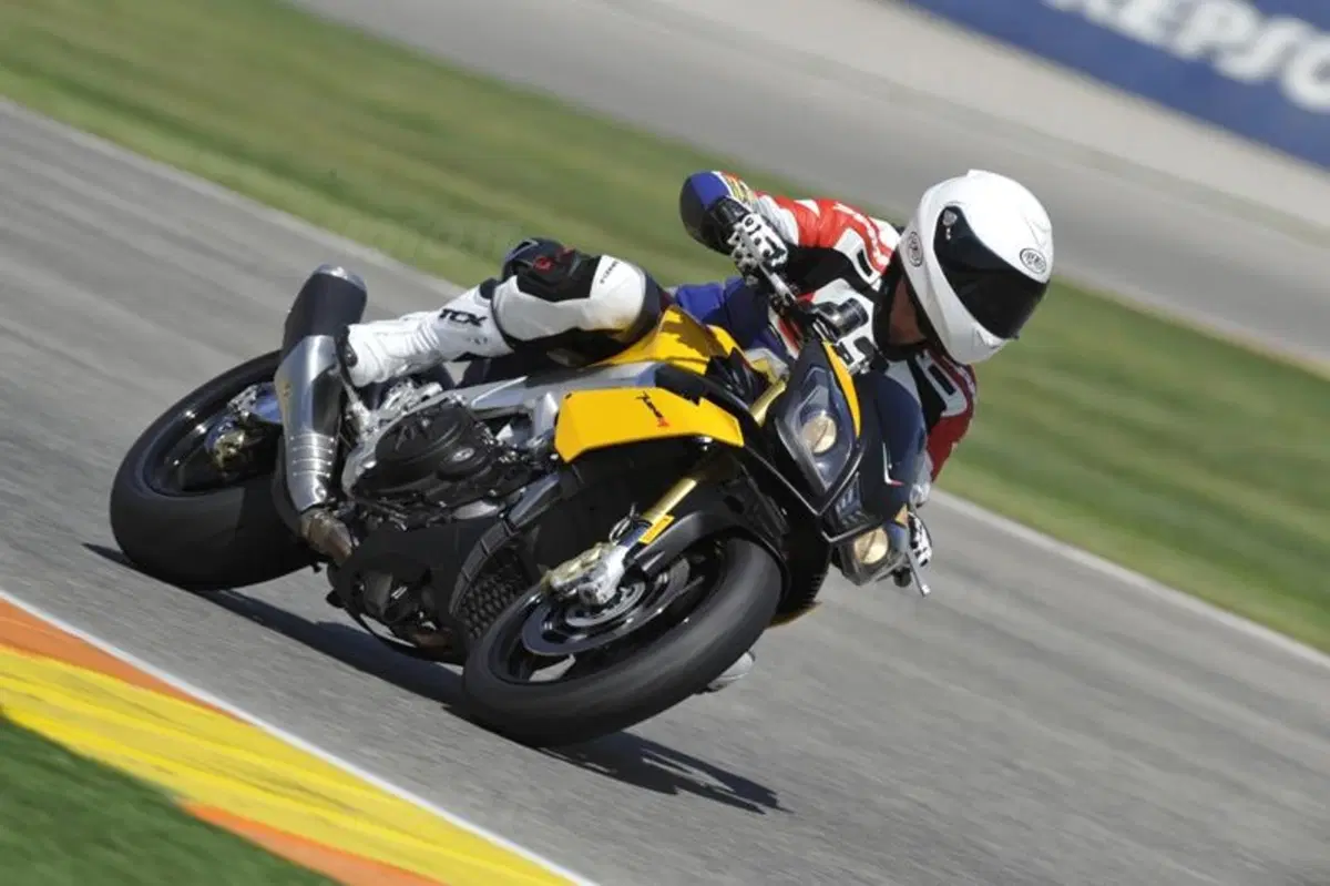 Aprilia Tuono V4R   (22)