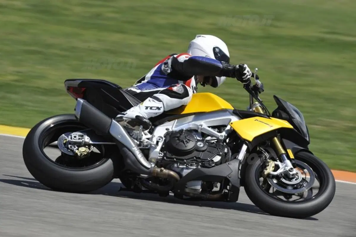 Aprilia Tuono V4R   (25)