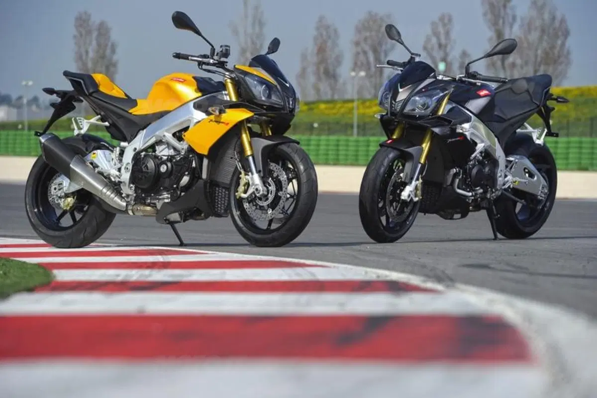 Aprilia Tuono V4R   (29)