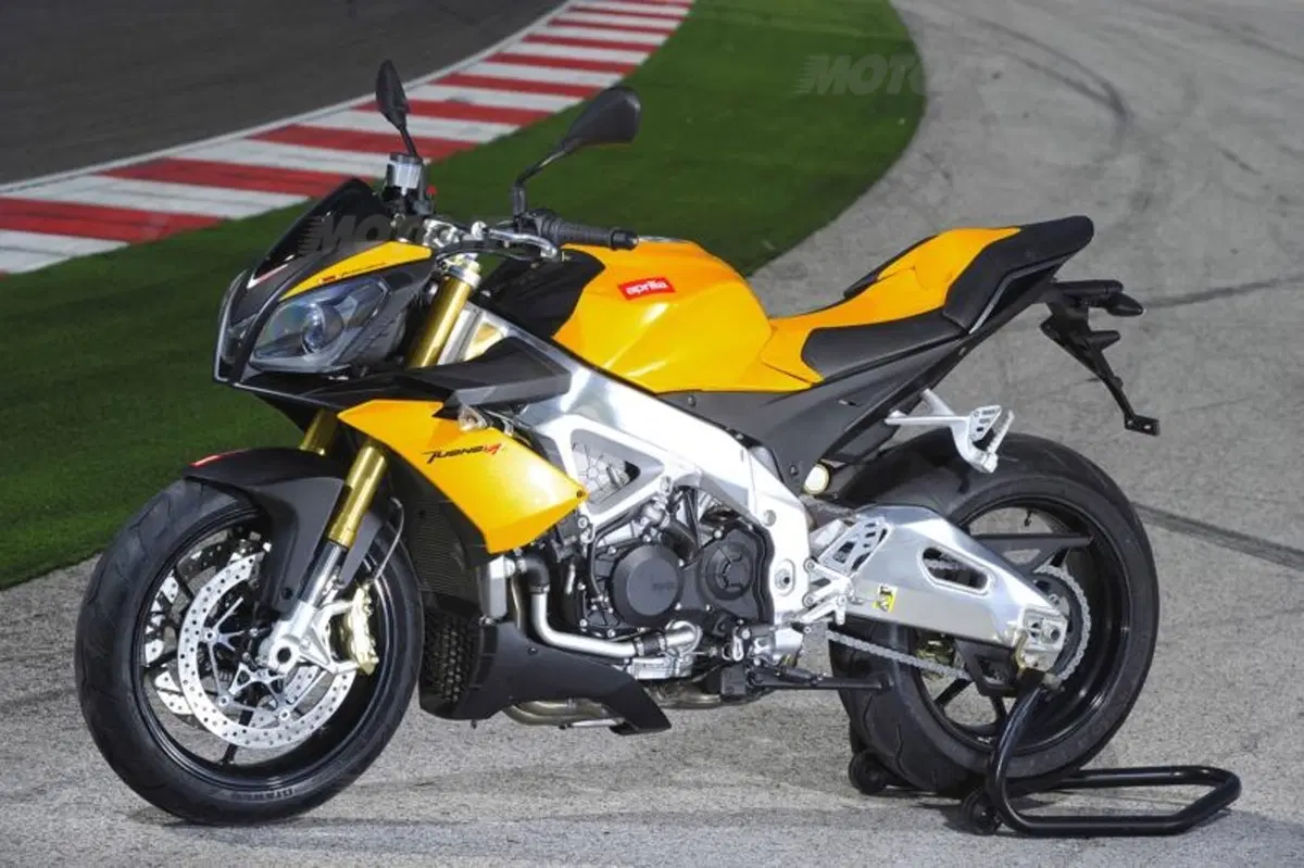 Aprilia Tuono V4R   (31)