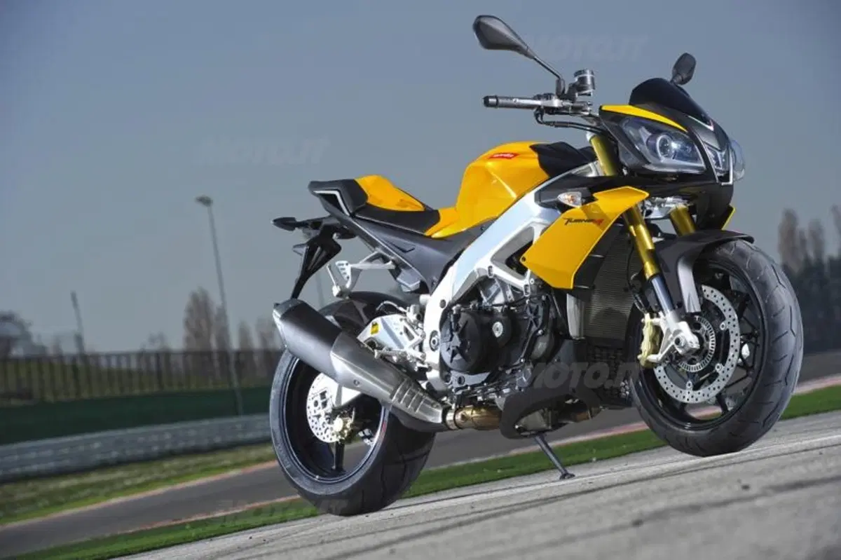 Aprilia Tuono V4R   (32)