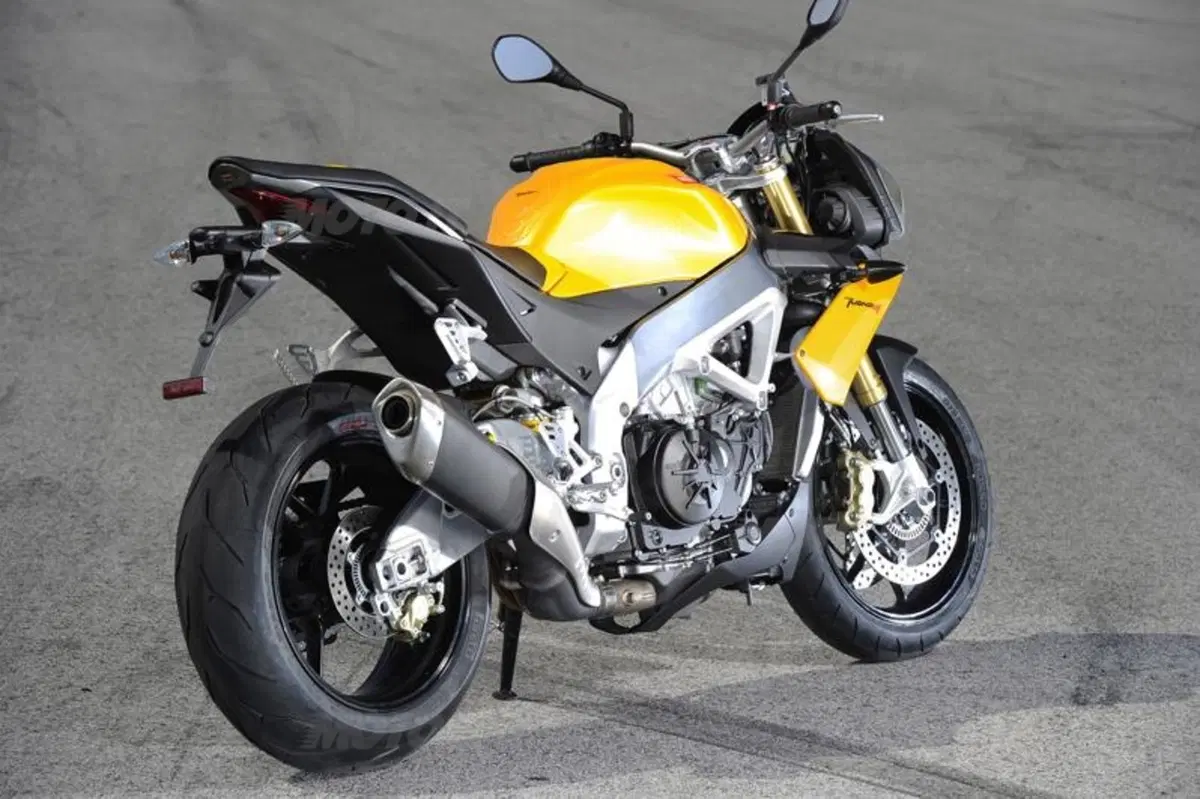 Aprilia Tuono V4R   (33)