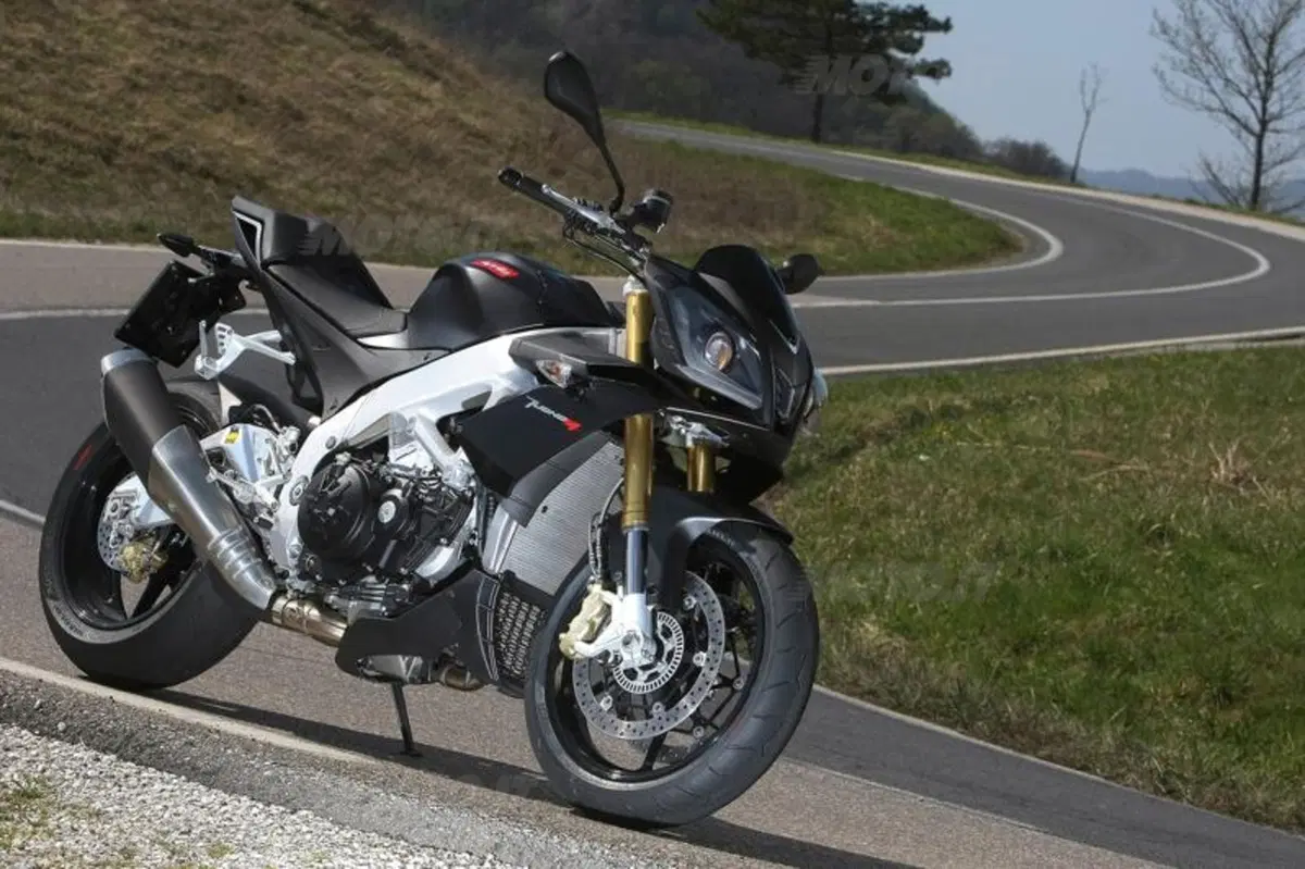 Aprilia Tuono V4R   (36)
