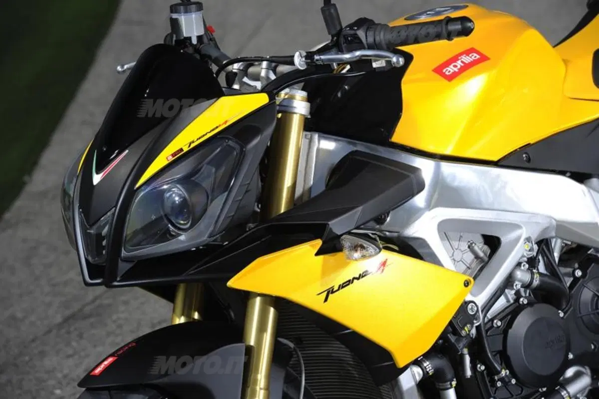Aprilia Tuono V4R   (40)