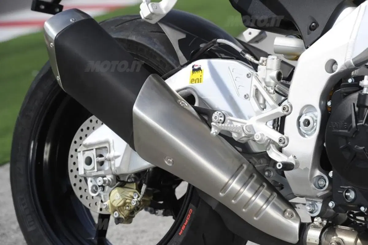 Aprilia Tuono V4R   (44)