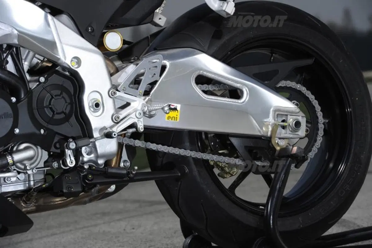 Aprilia Tuono V4R   (46)