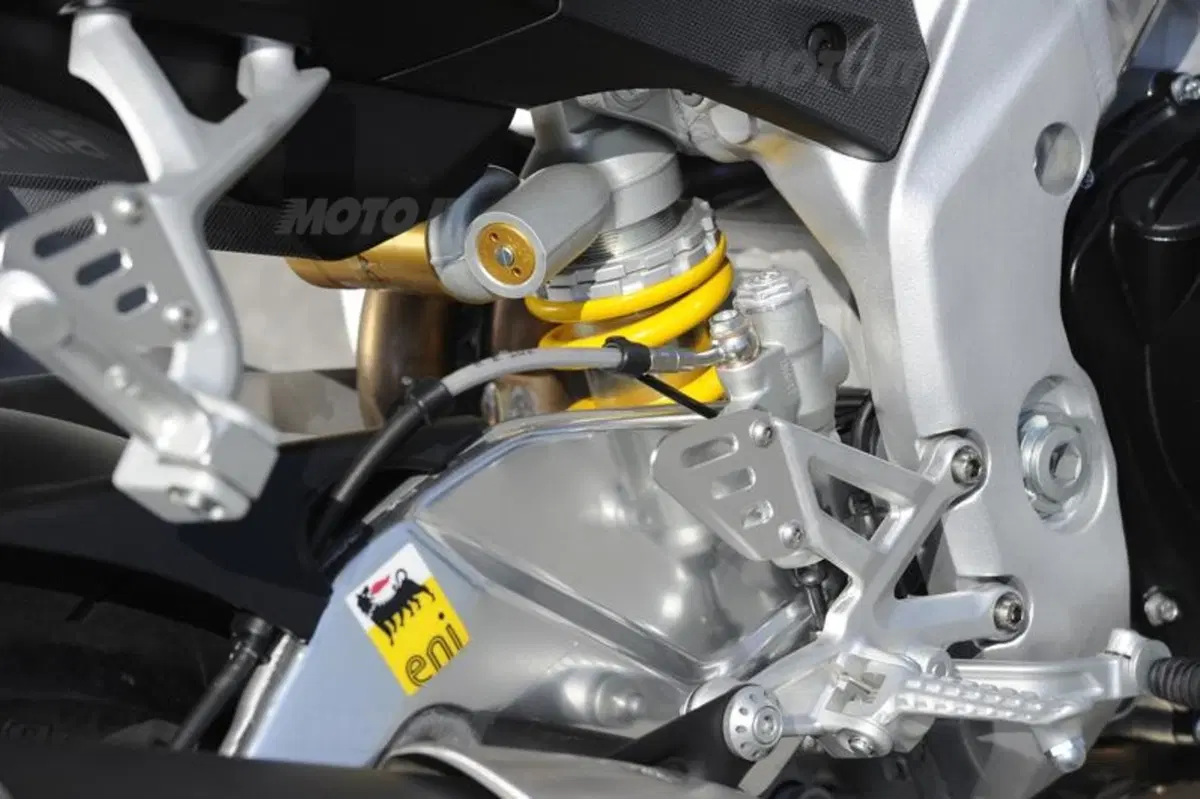 Aprilia Tuono V4R   (47)