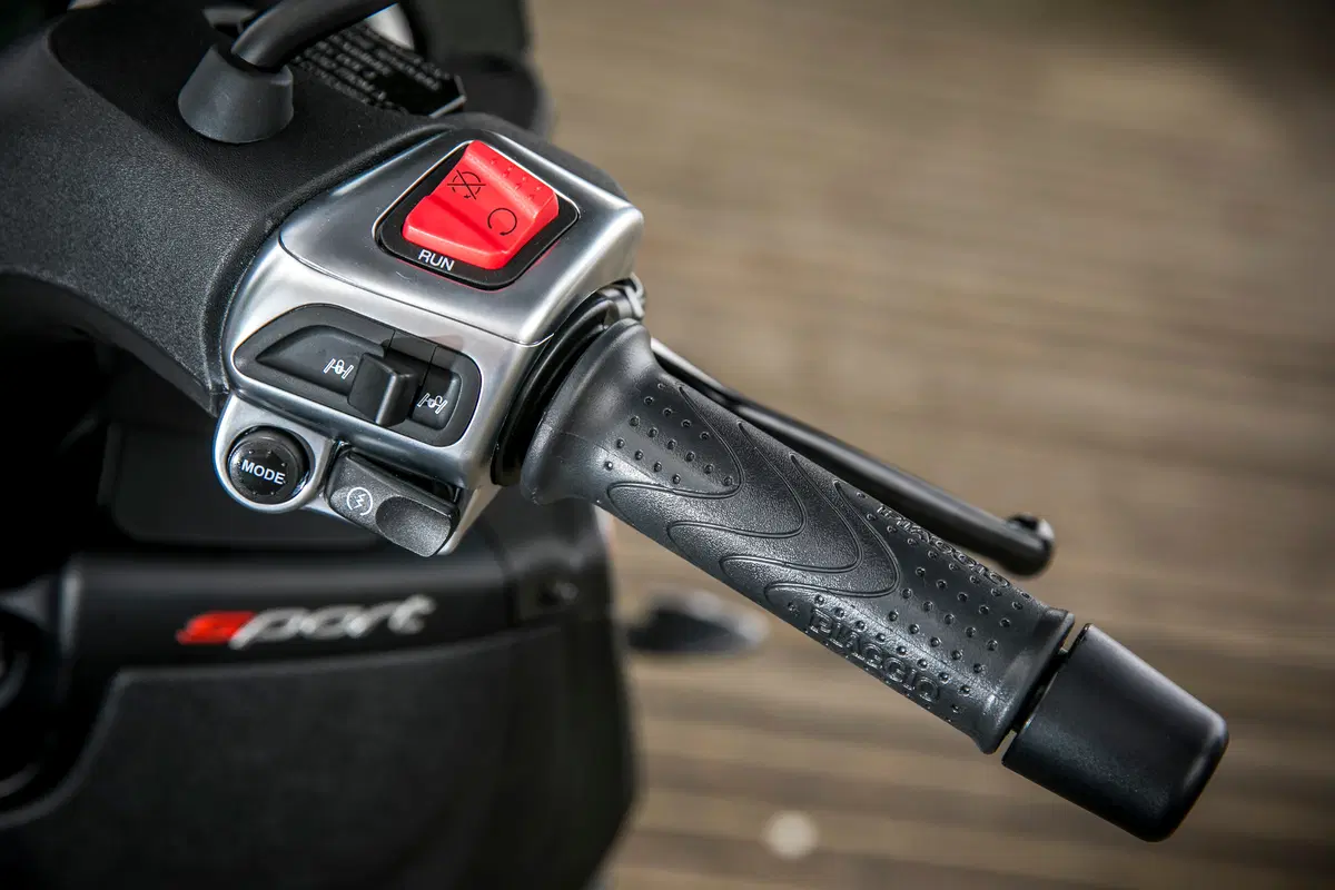 Piaggio MP3 300 HPE, TEST