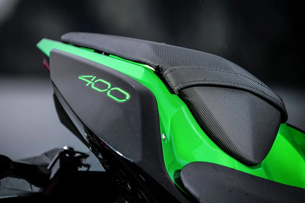 Kawasaki Z400 2019, TEST: la piccola Z affila le unghie [EMBARGO 31 maggio ORE 11. 00] (4)