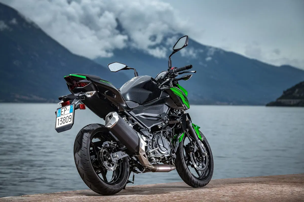 Kawasaki Z400 2019, TEST: la piccola Z affila le unghie [EMBARGO 31 maggio ORE 11. 00] (9)