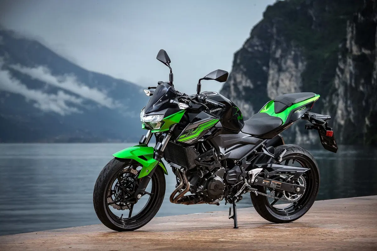 Kawasaki Z400 2019, TEST: la piccola Z affila le unghie [EMBARGO 31 maggio ORE 11. 00] (7)