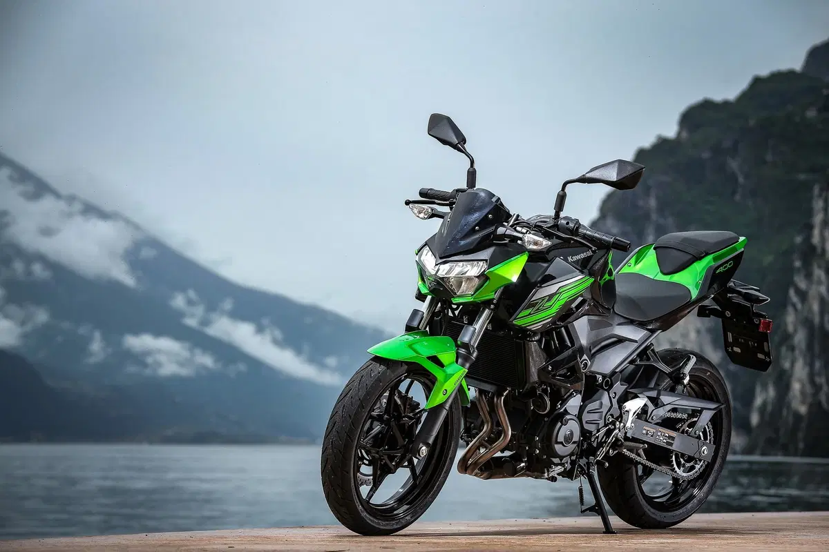 Kawasaki Z400 2019, TEST: la piccola Z affila le unghie [EMBARGO 31 maggio ORE 11. 00] (4)