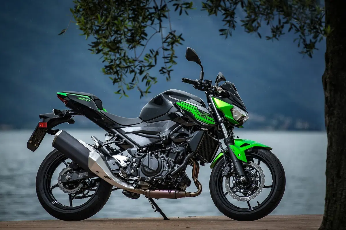 Kawasaki Z400 2019, TEST: la piccola Z affila le unghie [EMBARGO 31 maggio ORE 11. 00] (7)