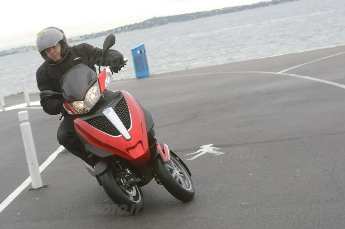 Piaggio MP3 Yourban   (2)