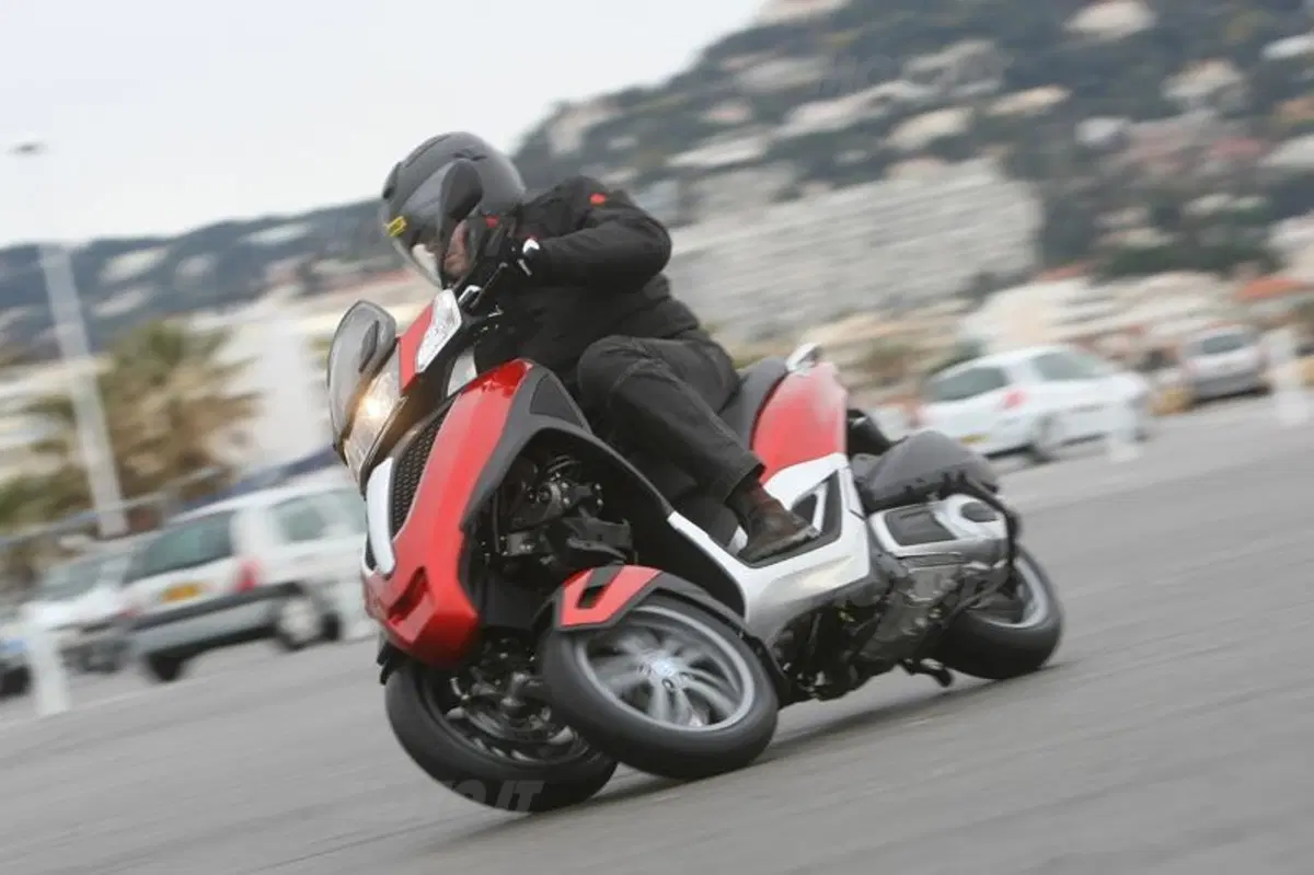 Piaggio MP3 Yourban   (5)
