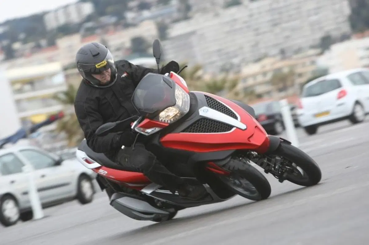 Piaggio MP3 Yourban   (6)