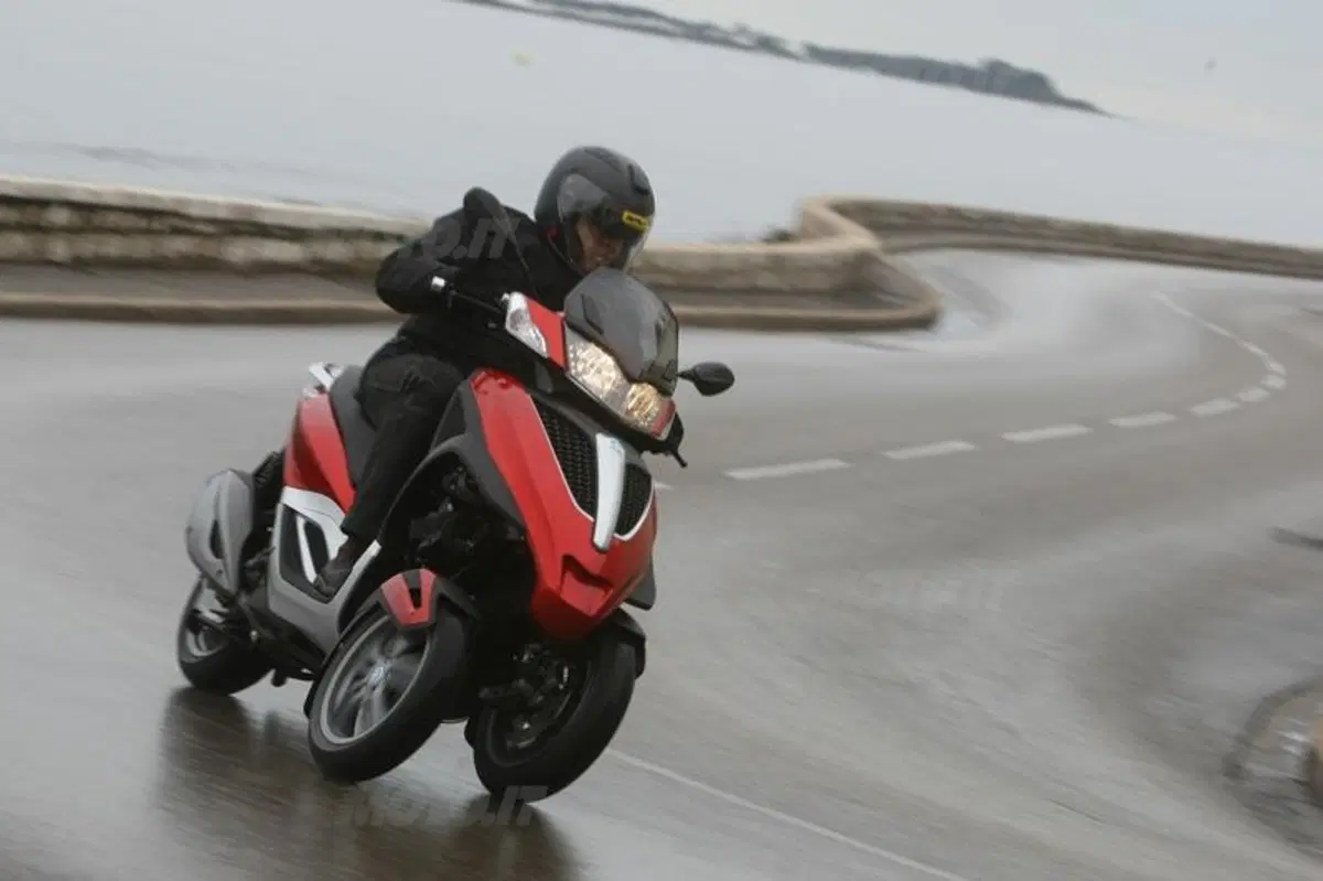 Piaggio MP3 Yourban   (7)