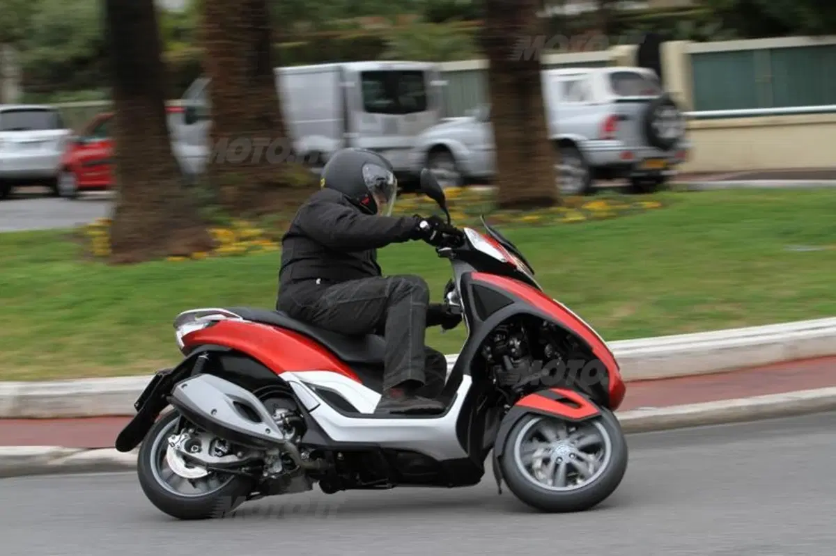 Piaggio MP3 Yourban   (8)