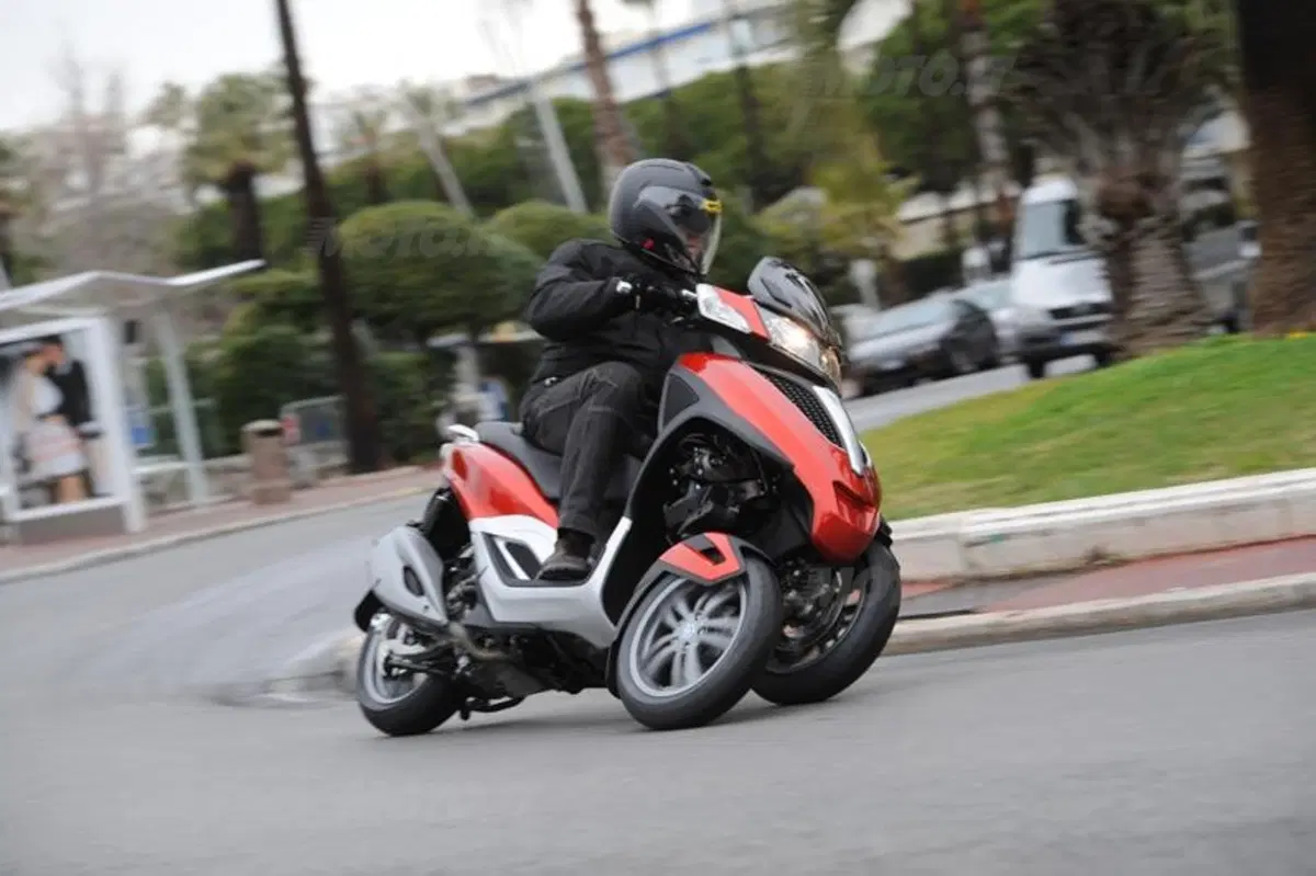Piaggio MP3 Yourban   (9)