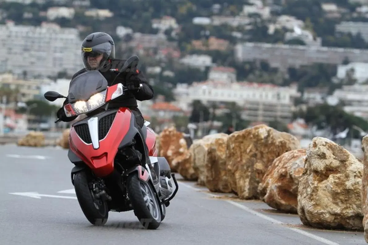 Piaggio MP3 Yourban   (10)
