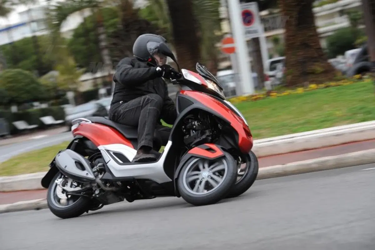 Piaggio MP3 Yourban   (11)