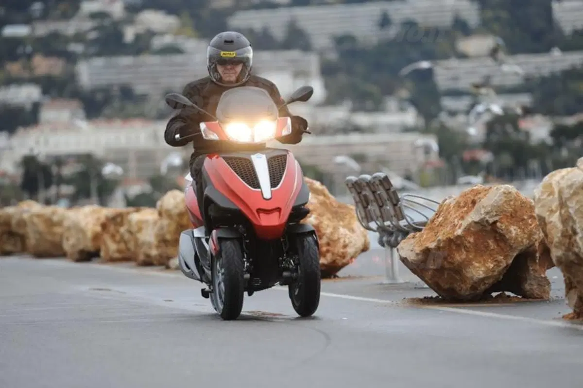 Piaggio MP3 Yourban   (12)