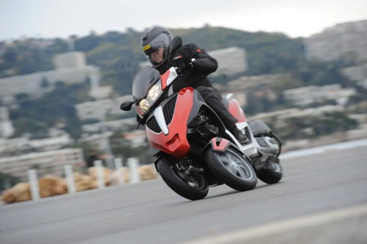 Piaggio MP3 Yourban   (13)