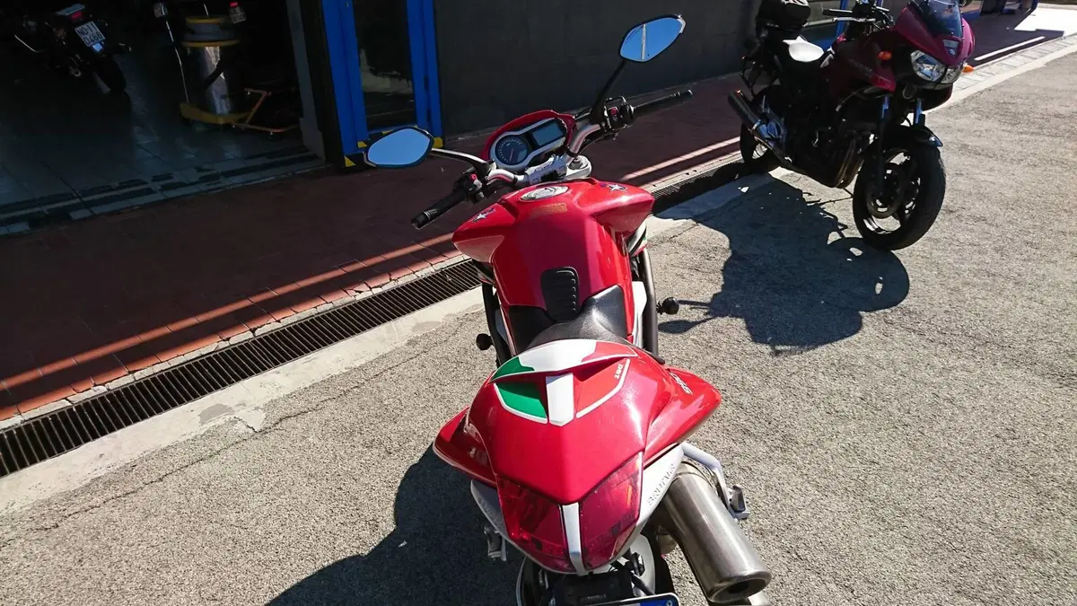MV Agusta Brutale 990 R (2009 - 12) (5)