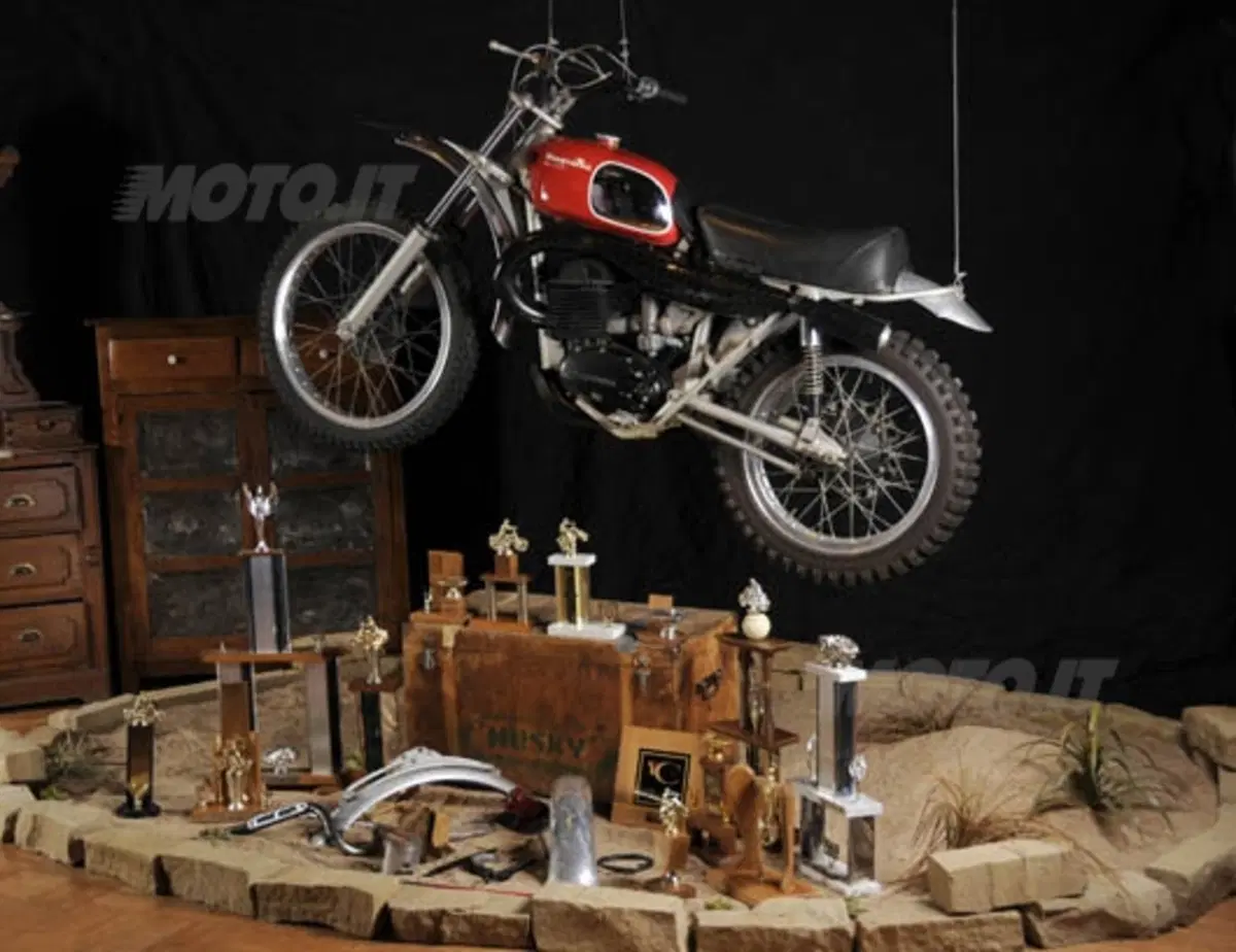 All'asta i trofei e la Husqvarna 400 di Steve McQueen  (3)