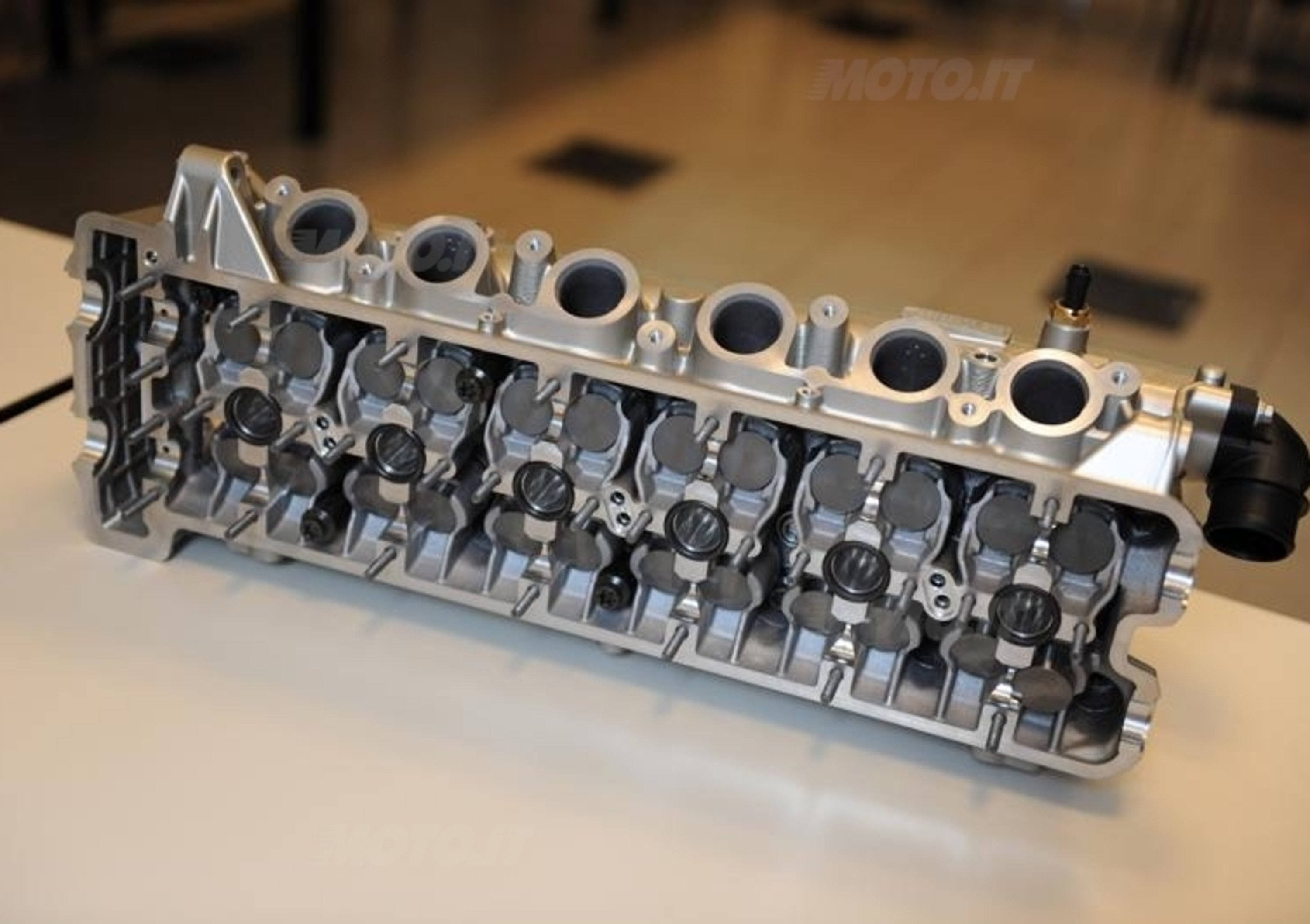 Massimo Clarke descrive il sei cilindri della BMW K 1600