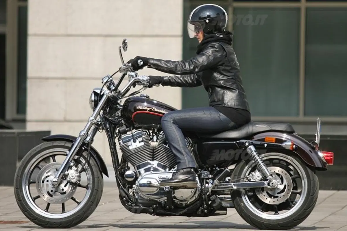 Harley-Davidson 883 Sportster Superlow  (6)