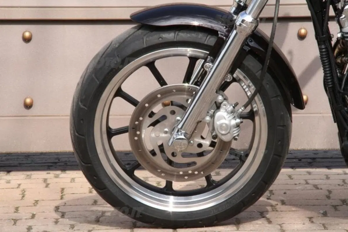 Harley-Davidson 883 Sportster Superlow  (26)