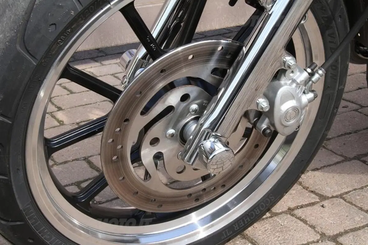 Harley-Davidson 883 Sportster Superlow  (36)