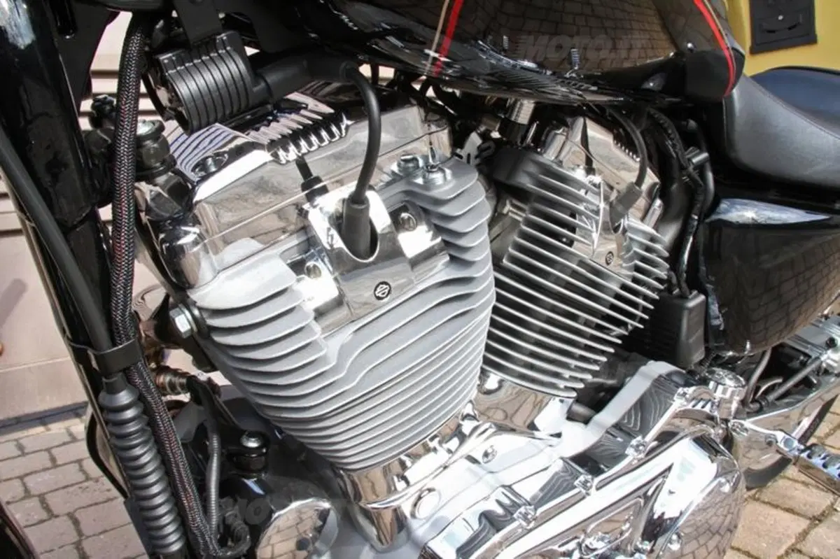 Harley-Davidson 883 Sportster Superlow  (37)