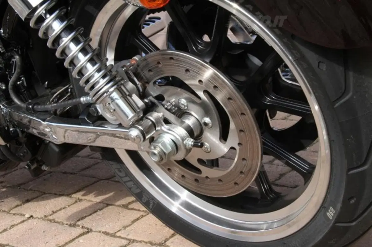 Harley-Davidson 883 Sportster Superlow  (42)