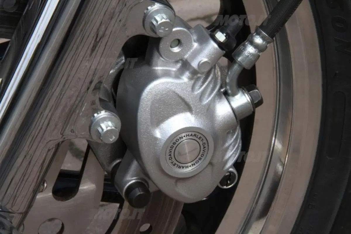 Harley-Davidson 883 Sportster Superlow  (45)