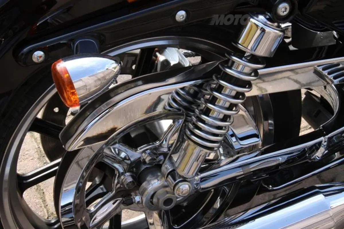 Harley-Davidson 883 Sportster Superlow  (46)