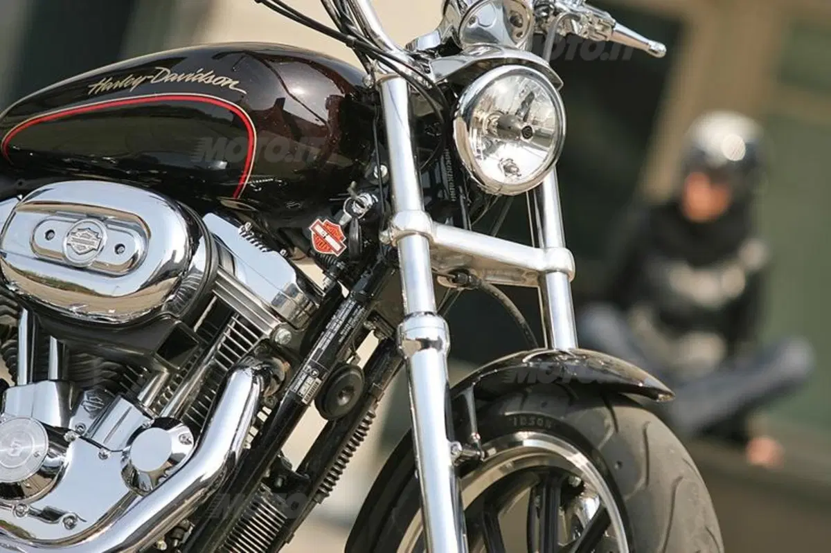 Harley-Davidson 883 Sportster Superlow  (56)