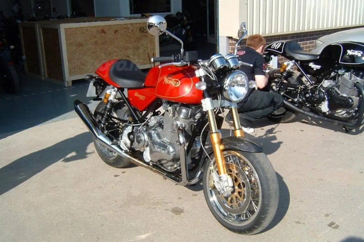 Norton, fascino made in England (2)