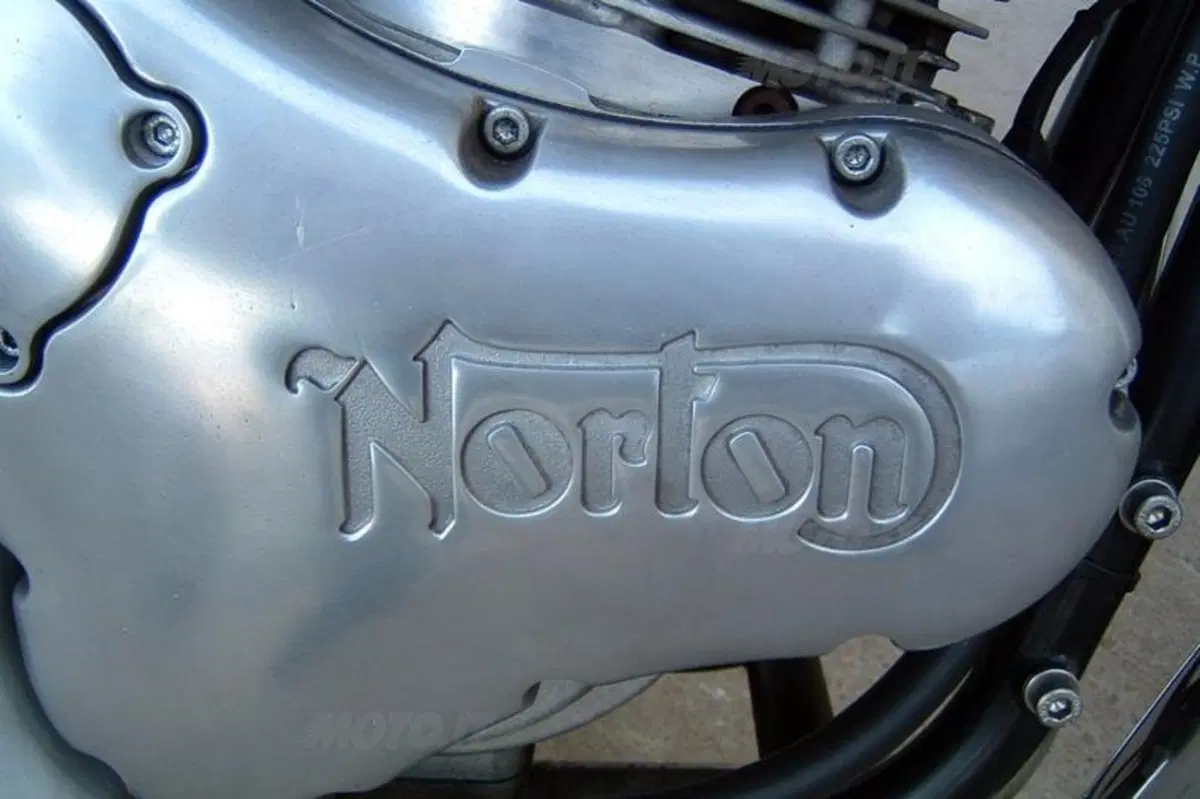 Norton, fascino made in England (5)