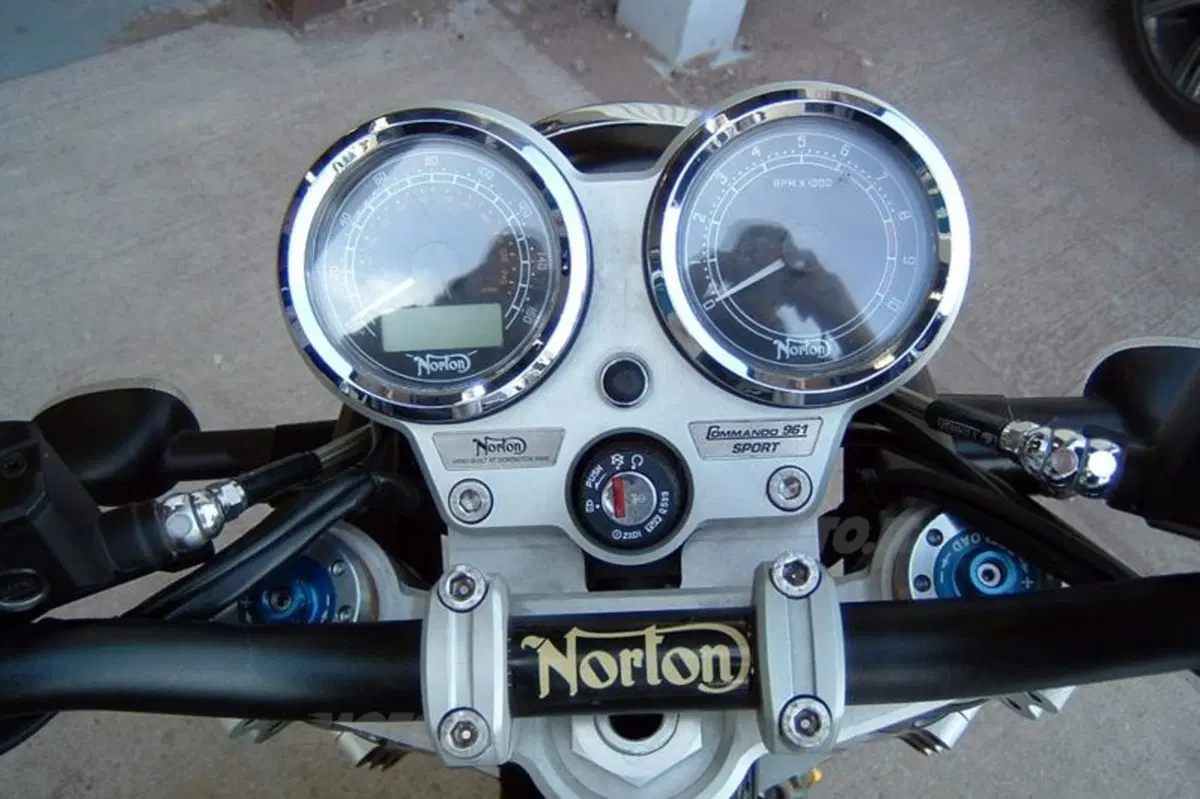 Norton, fascino made in England (6)