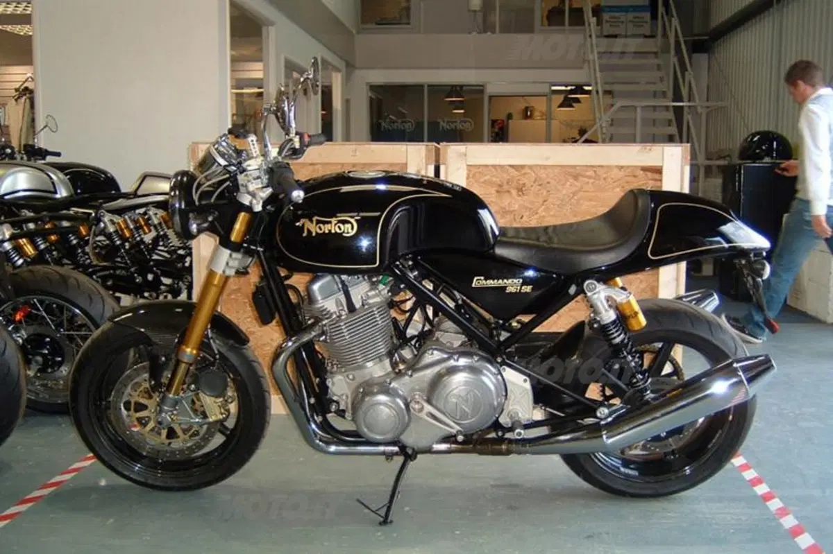 Norton, fascino made in England (8)