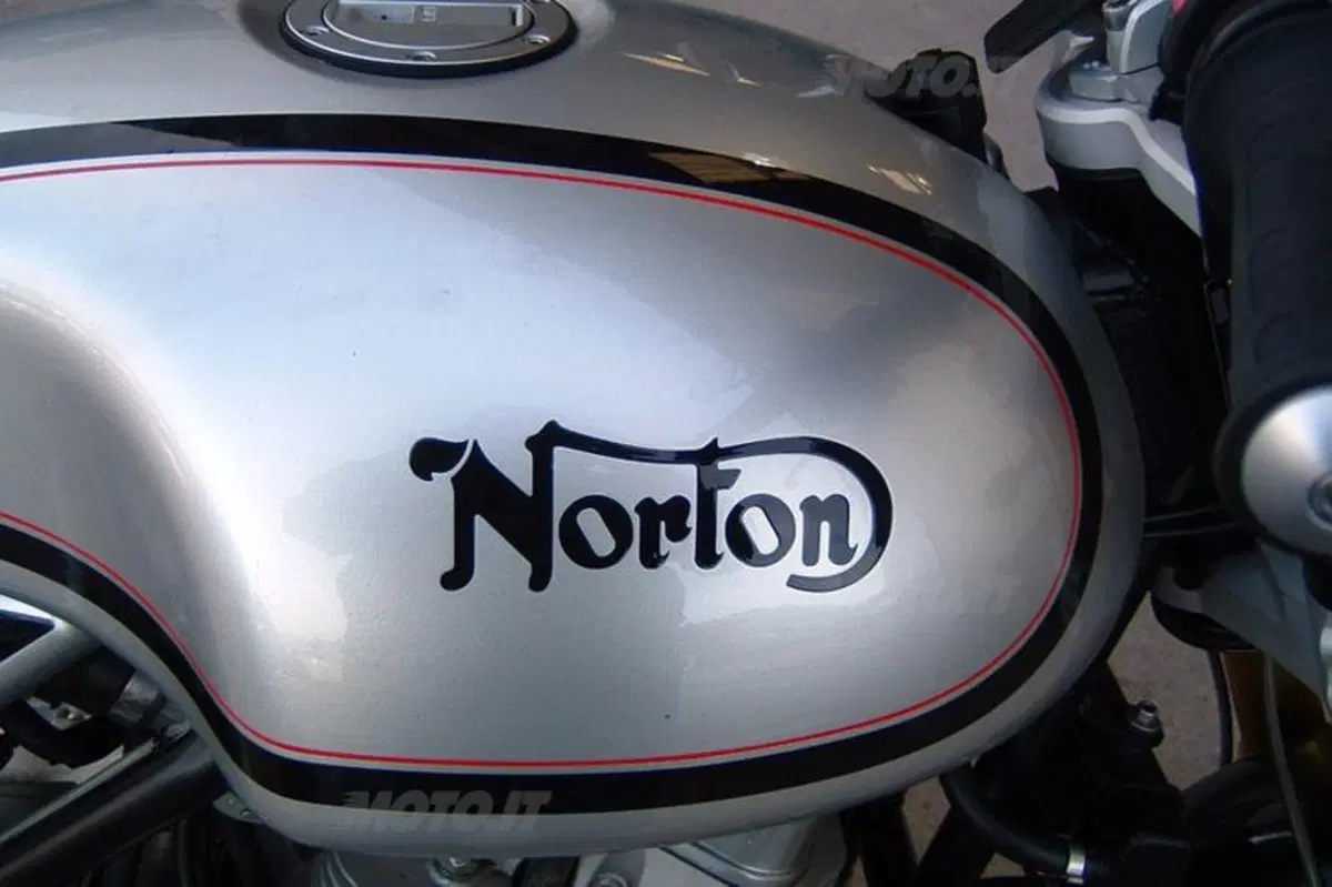 Norton, fascino made in England (15)