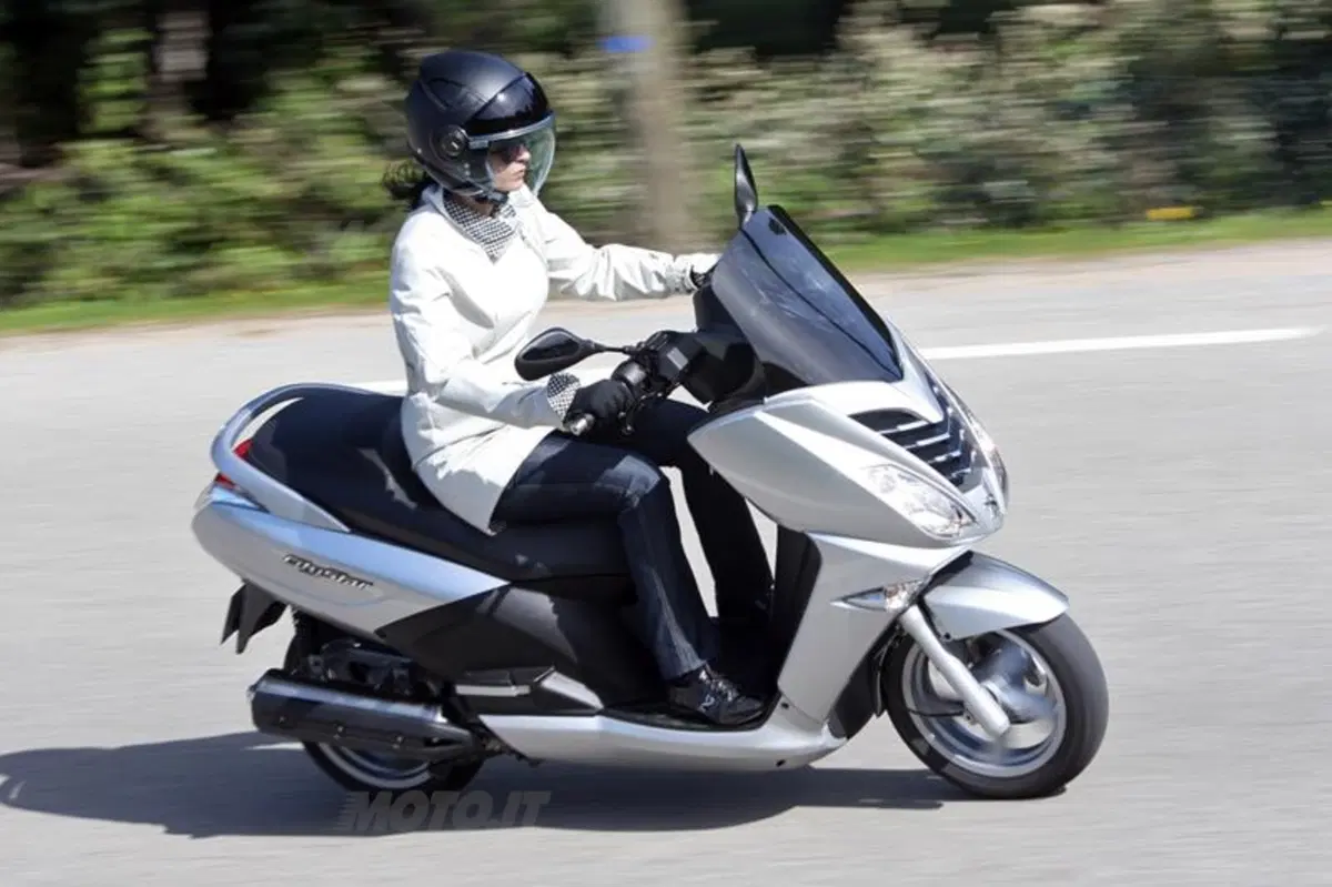 Peugeot Citystar 125i e 200i  (3)